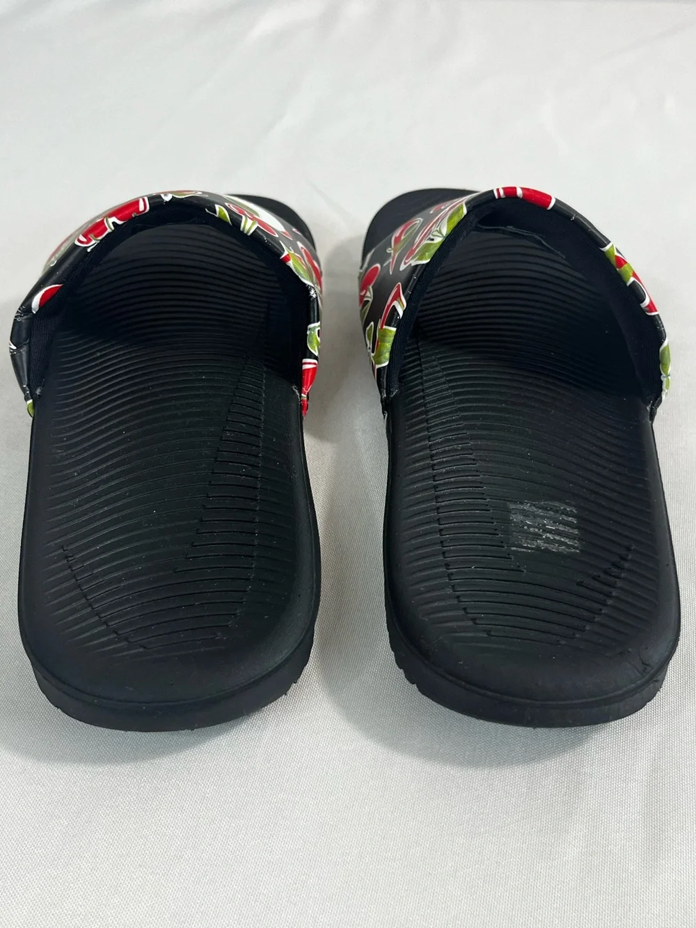 Nike Kawa Cherry Slide SE Sandals with White Swoosh Youth Size 3